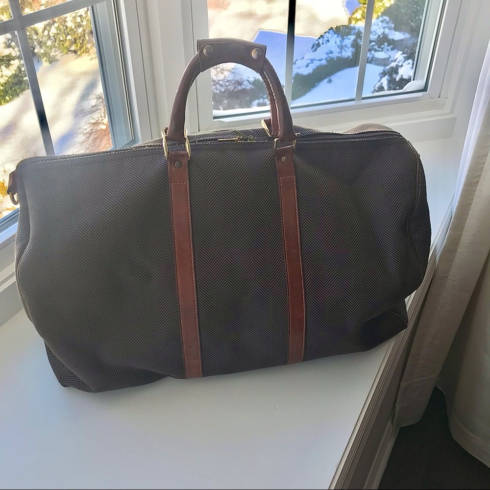 The French Company Duffel Bag in Herringbone Pattern with accessories